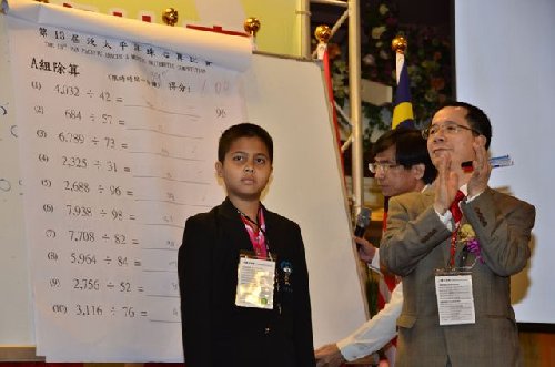 Thí sinh hoàn thành phần thi của mình với các phép tính chia tư duy